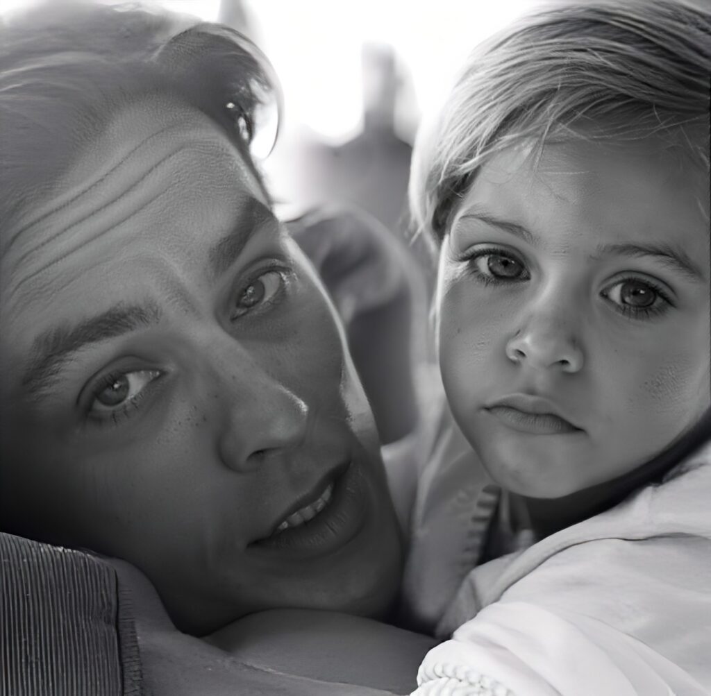 Suis-Nous - Anthony Delon : Pourquoi autant de nostalgie ? Suis-Nous - Anthony Delon : Pourquoi autant de nostalgie ?