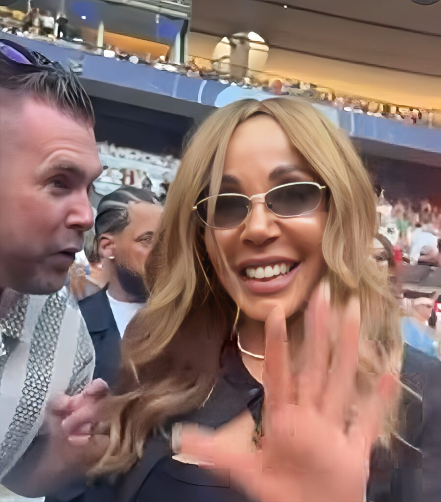 Suis-Nous - David Guetta au Stade de France : Trois concerts de dingue ! Vidéo Live du 13 juin... Suis-Nous - David Guetta au Stade de France : Trois concerts de dingue ! Vidéo Live du 13 juin...