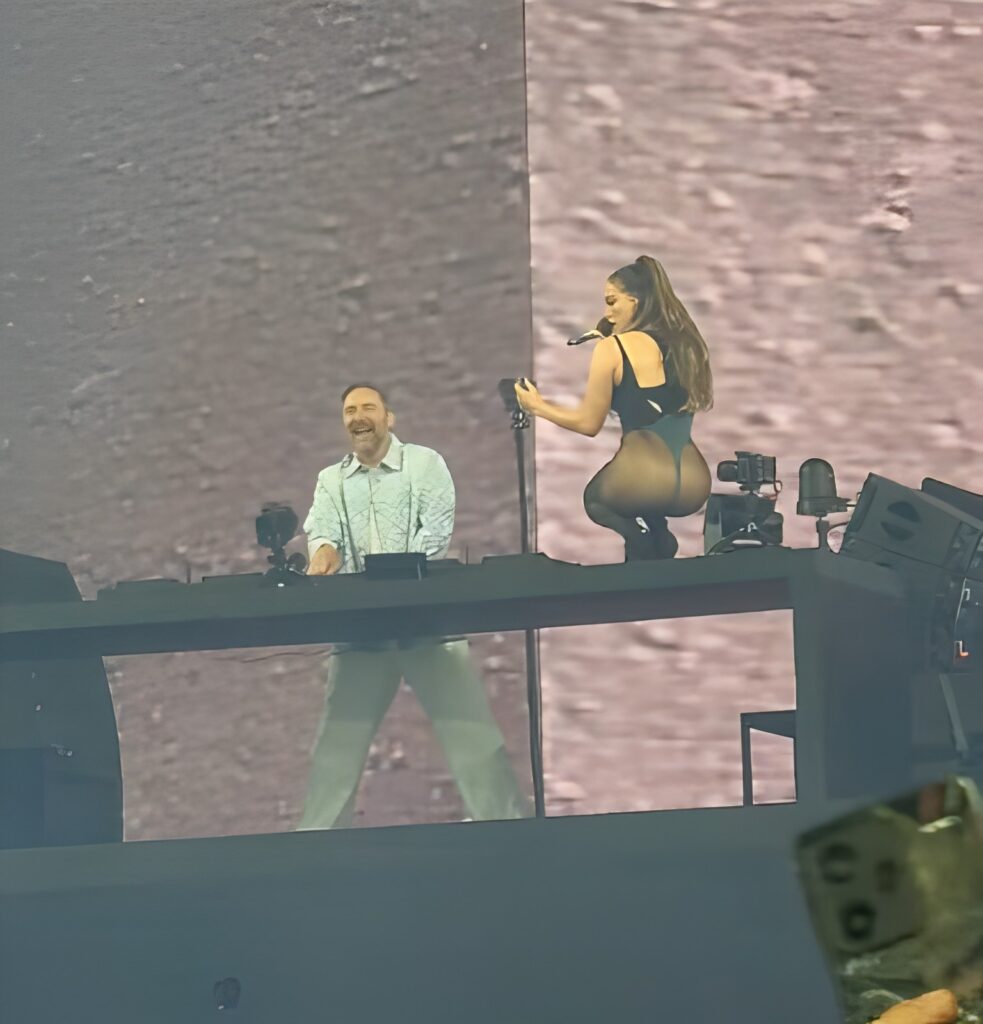 Suis-Nous - David Guetta au Stade de France : Trois concerts de dingue ! Vidéo Live du 13 juin... Suis-Nous - David Guetta au Stade de France : Trois concerts de dingue ! Vidéo Live du 13 juin...