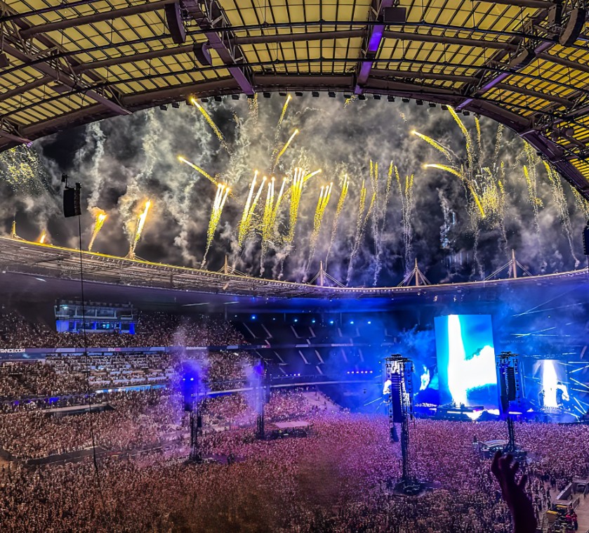 Suis-Nous - David Guetta au Stade de France : Trois concerts de dingue ! Vidéo Live du 13 juin... Suis-Nous - David Guetta au Stade de France : Trois concerts de dingue ! Vidéo Live du 13 juin...