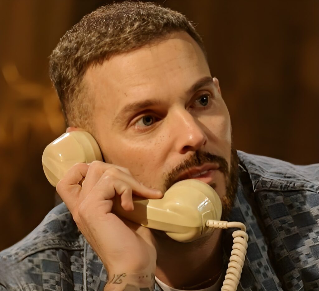 Suis-Nous - Matt Pokora touchant dans l'émission "Un dimanche à la campagne" lorsqu'il téléphone à Matthieu, l'enfant qu'il était.