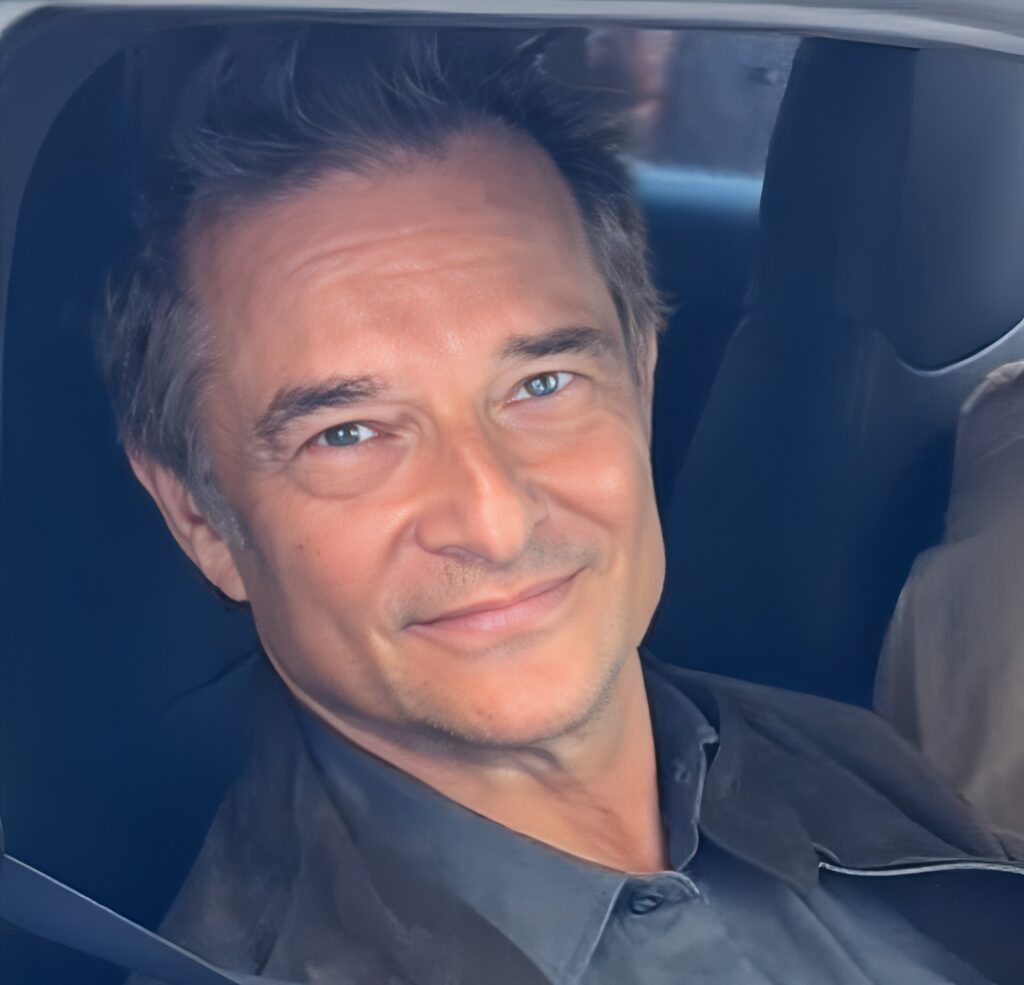 Suis-Nous - David Hallyday toujours aussi sympa, discute et pose pour les passants à Châlons-en-Champagne...