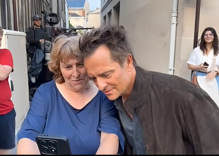 Suis-Nous - David Hallyday toujours aussi sympa, discute et pose pour les passants à Châlons-en-Champagne...