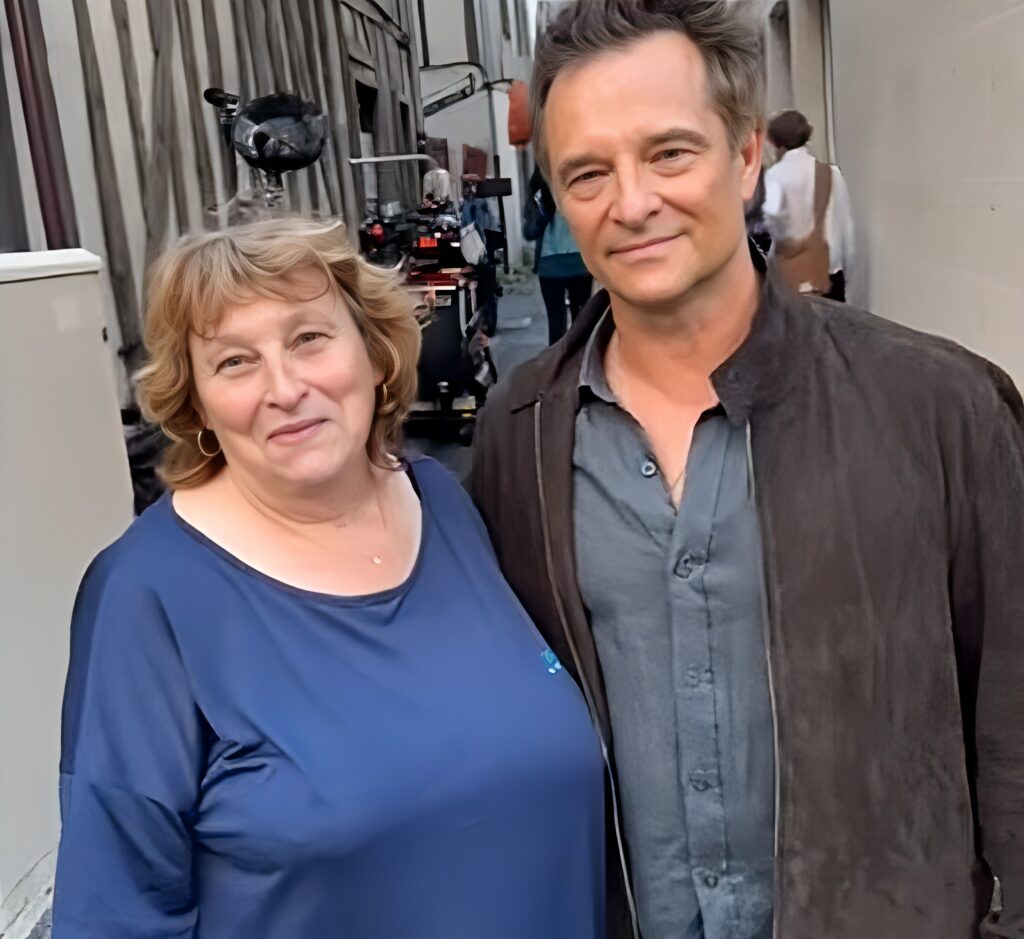 Suis-Nous - David Hallyday toujours aussi sympa, discute et pose pour les passants à Châlons-en-Champagne...