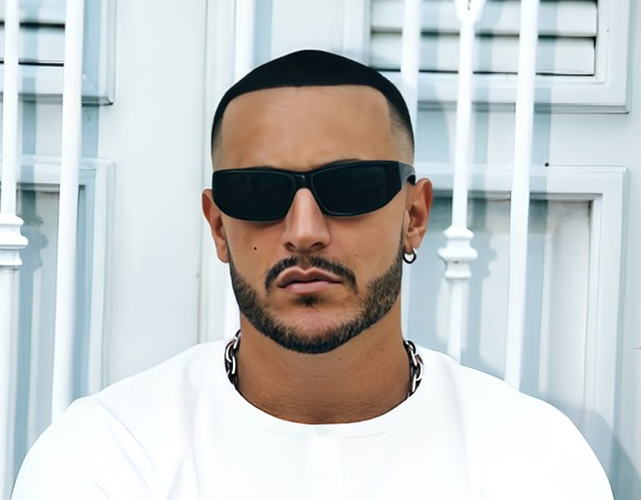 Suis-Nous - Bon anniversaire à DJ SNAKE né le 13 juin 1986 à Paris. Vidéo Live ultra Miami Main Stage 2026...