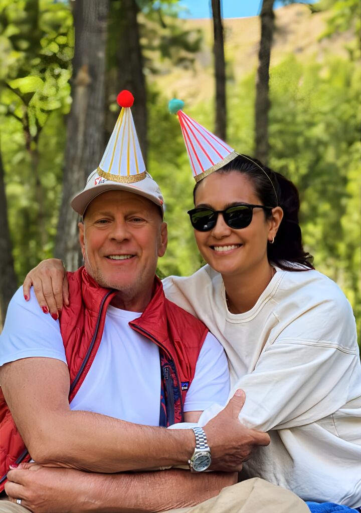 Suis-Nous - Pour ses 50 ans, Emma Heming, la femme de Bruce Willis, partage un message bouleversant.