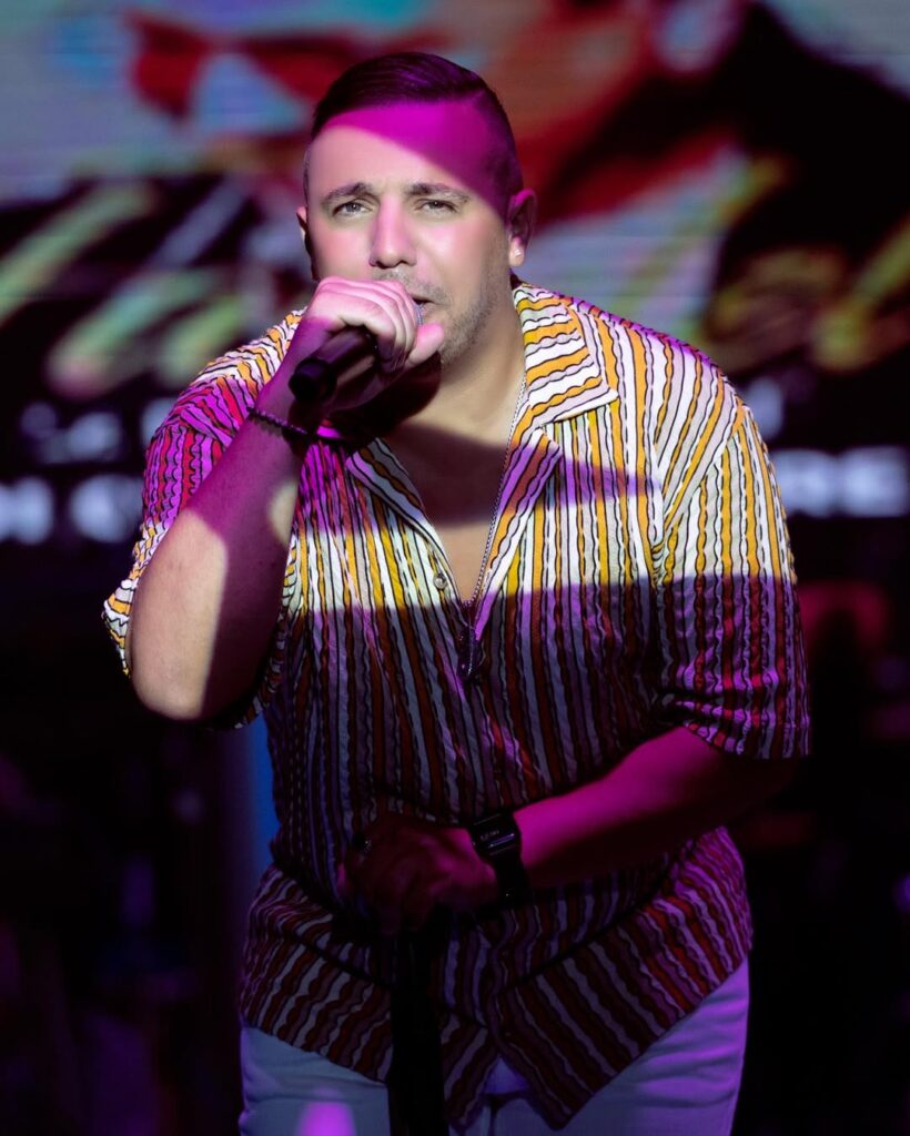 Suis-Nous - Bon anniversaire à Faudel Belloua né le 6 juin 1978 à Mantes-la-Jolie Suis-Nous - Bon anniversaire à Faudel Belloua né le 6 juin 1978 à Mantes-la-Jolie