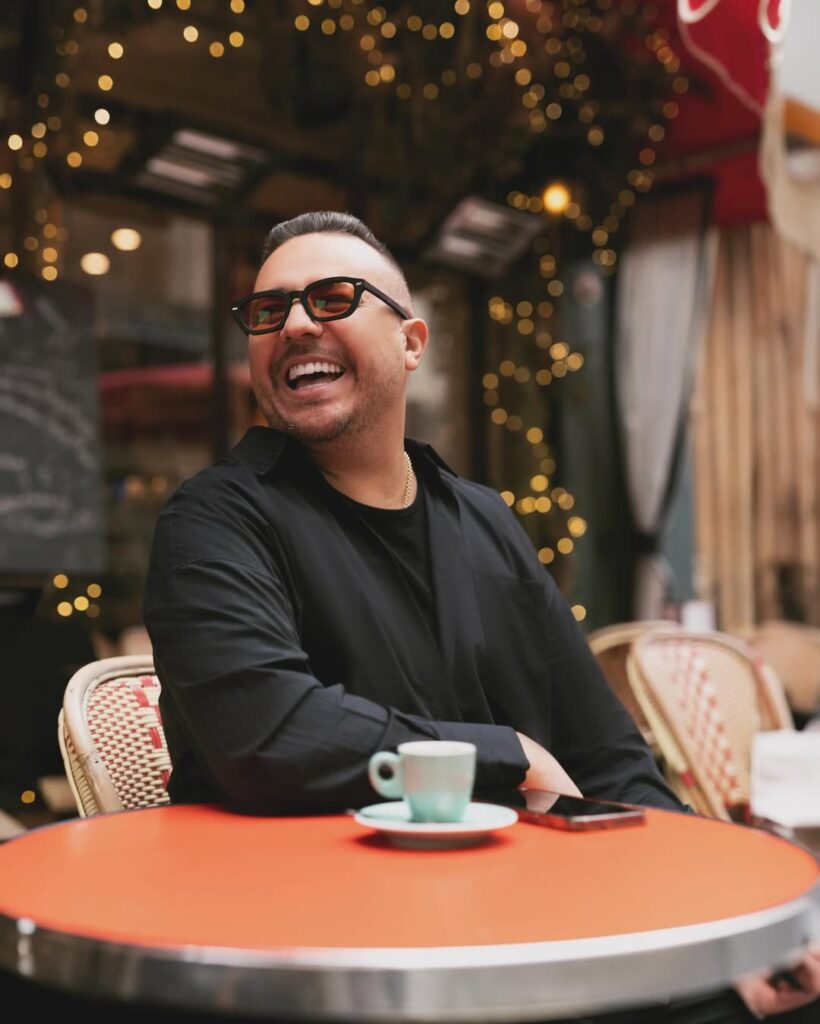 Suis-Nous - Bon anniversaire à Faudel Belloua né le 6 juin 1978 à Mantes-la-Jolie Suis-Nous - Bon anniversaire à Faudel Belloua né le 6 juin 1978 à Mantes-la-Jolie