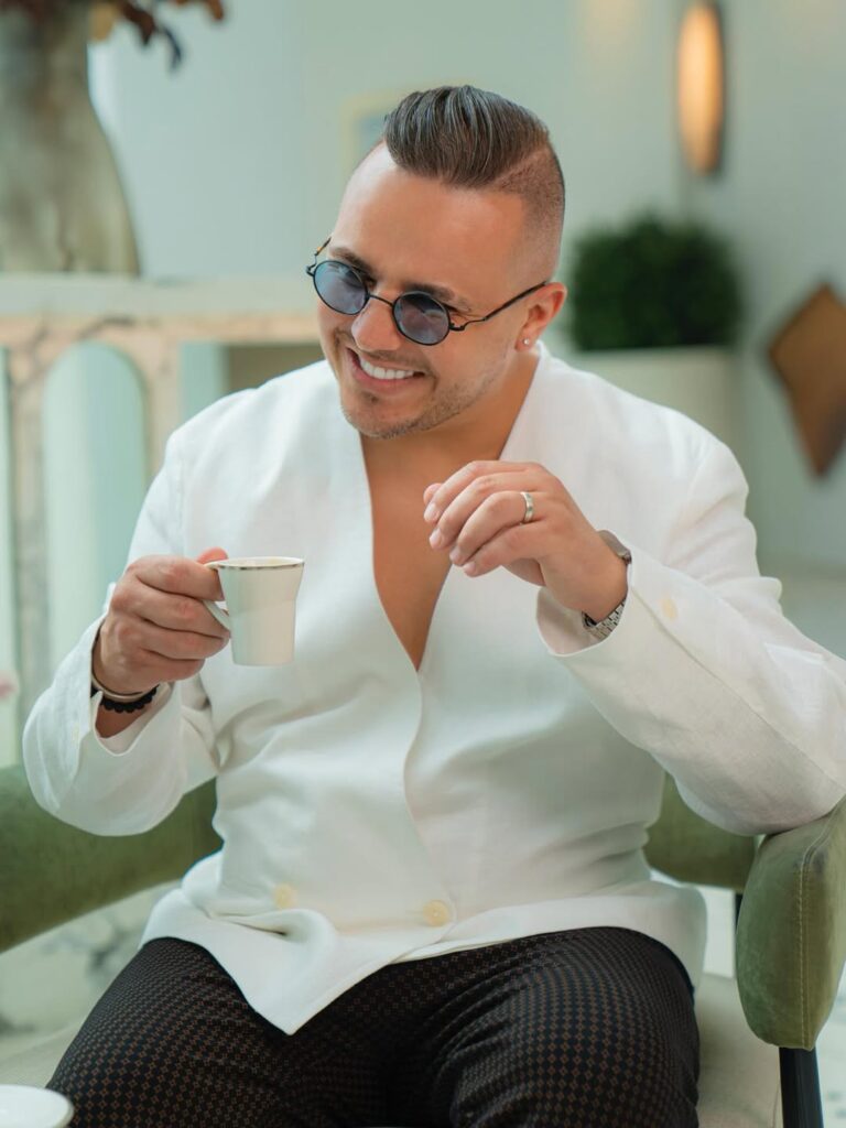 Suis-Nous - Bon anniversaire à Faudel Belloua né le 6 juin 1978 à Mantes-la-Jolie Suis-Nous - Bon anniversaire à Faudel Belloua né le 6 juin 1978 à Mantes-la-Jolie