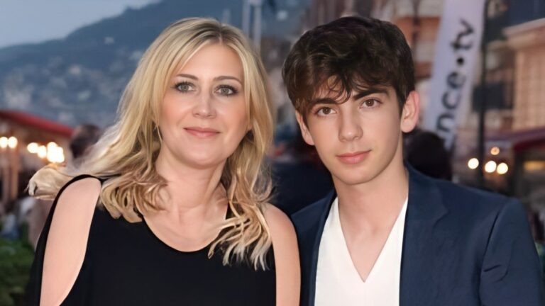 Suis-Nous - Léon, le fils de Patrick Bruel, était accompagné de sa maman, Amanda Sthers, pour sa première scène en France, aux Sables-d'Olonne