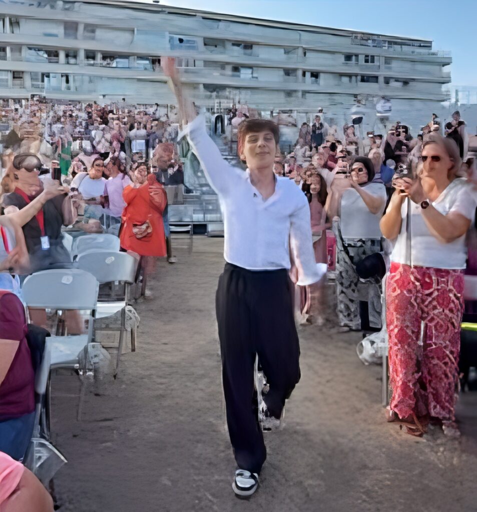 Suis-Nous - Léon Hesby, le fils de Patrick Bruel, a donné son premier concert aux Sables-d’Olonne, ce vendredi 26 juin.