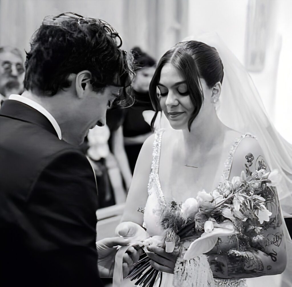 Suis-Nous - Nouvelle série de photos du mariage de Louane et de Florian Rossi