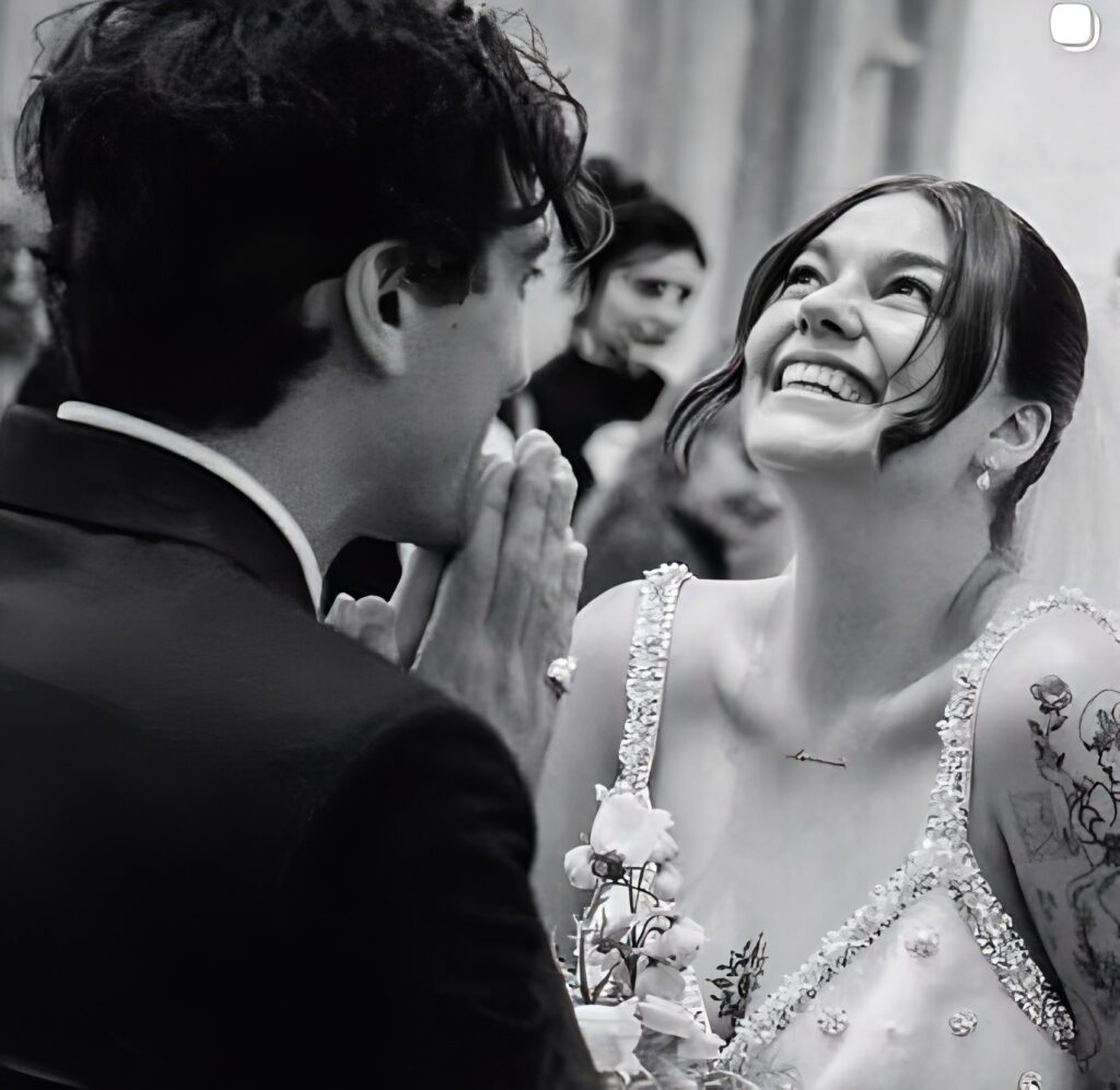 Suis-Nous - Mariage de Louane et Florian Rossi : Enfin les photos ! Elles sont magnifiques... Suis-Nous - Mariage de Louane et Florian Rossi : Enfin les photos ! Elles sont magnifiques...
