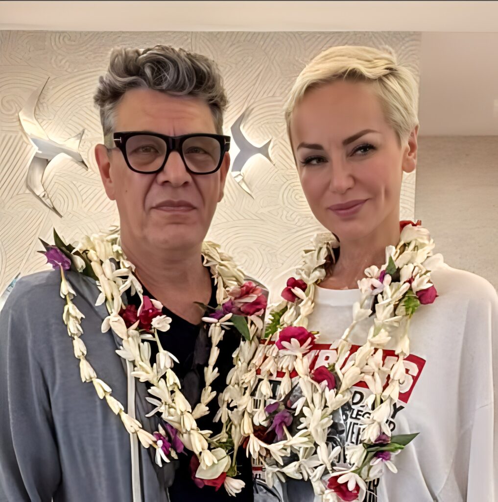 Suis-Nous - Marc Lavoine et Adriana Karembeu arrivent en Polynésie pour l'élection de Miss Tahiti.
