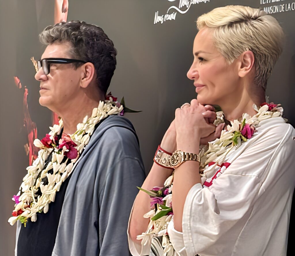 Suis-Nous - Marc Lavoine et Adriana Karembeu arrivent en Polynésie pour l'élection de Miss Tahiti.