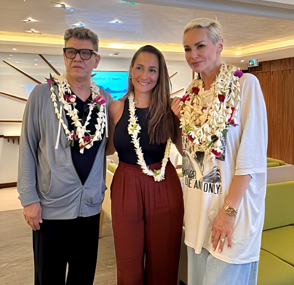 Suis-Nous - Marc Lavoine et Adriana Karembeu arrivent en Polynésie pour l'élection de Miss Tahiti.