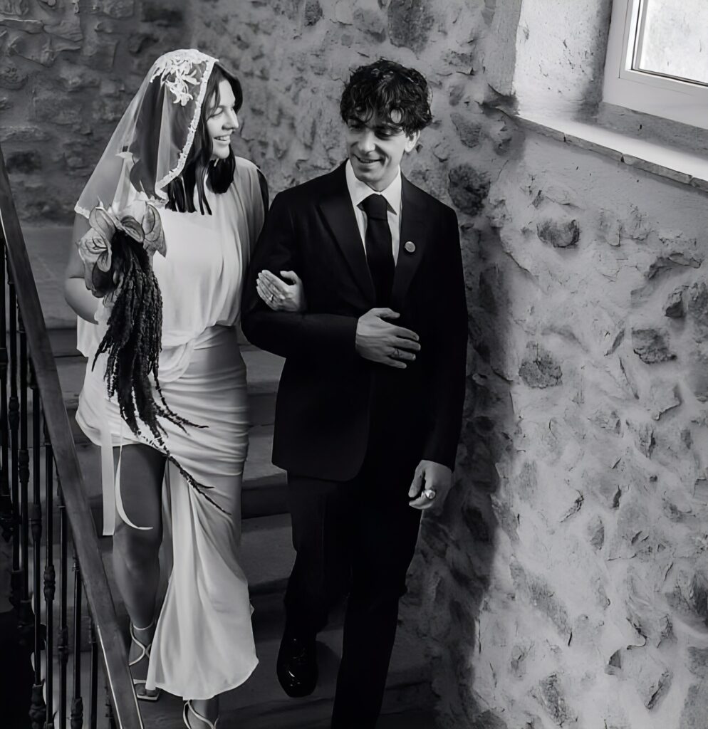 Suis-Nous - Mariage de Louane et Florian Rossi : Enfin les photos ! Elles sont magnifiques... Suis-Nous - Mariage de Louane et Florian Rossi : Enfin les photos ! Elles sont magnifiques...